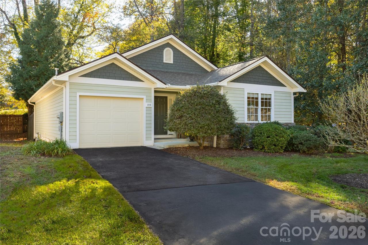 190 Fairway View Dr., Etowah, NC 28729
