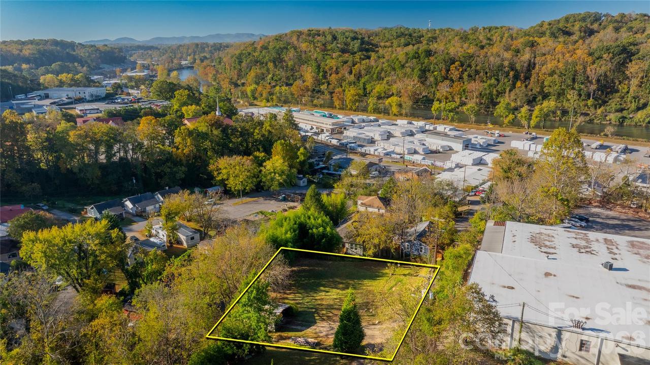 15 South Ln., Asheville, NC 28804
