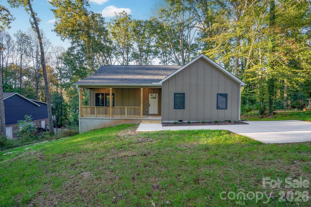 1520 Holly Ct., Lenoir, NC 28645