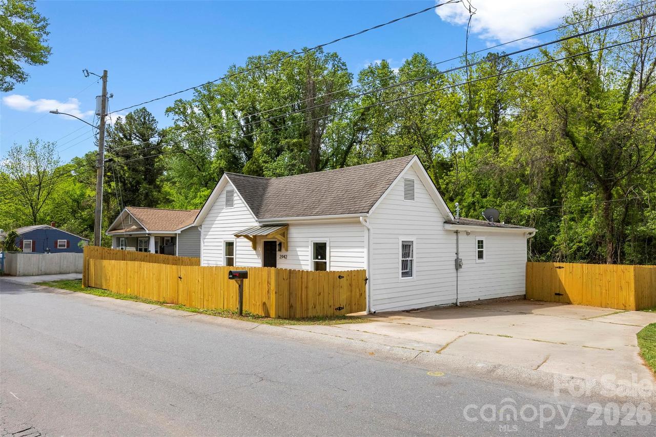 2942 Reid Ave., Charlotte, NC 28208