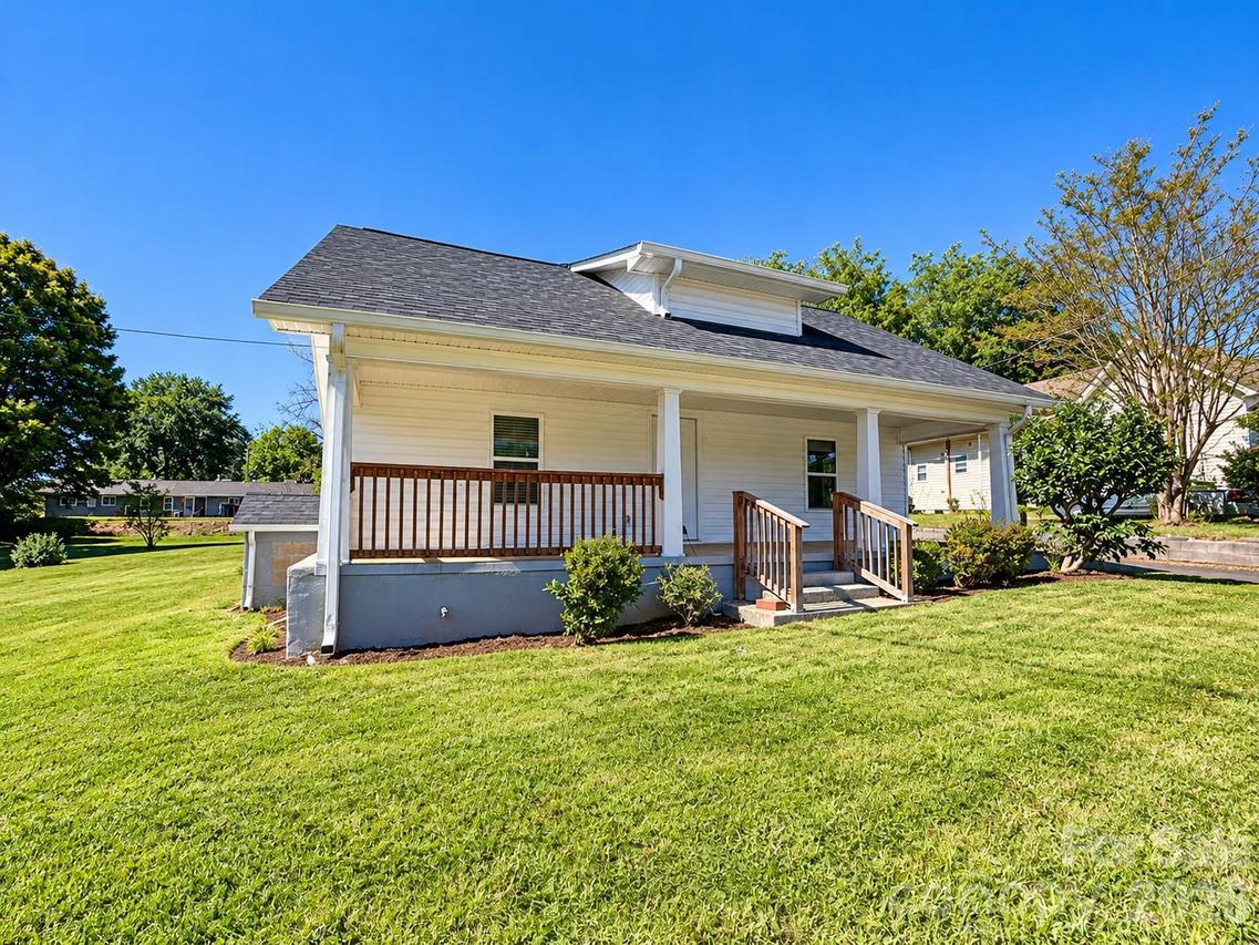335 Unit A & Unit B N Oakland Ave., Statesville, NC 28677