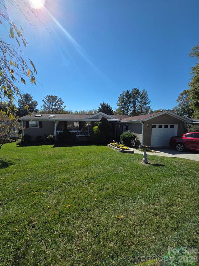 205 Misty Ln., Hendersonville, NC 28739