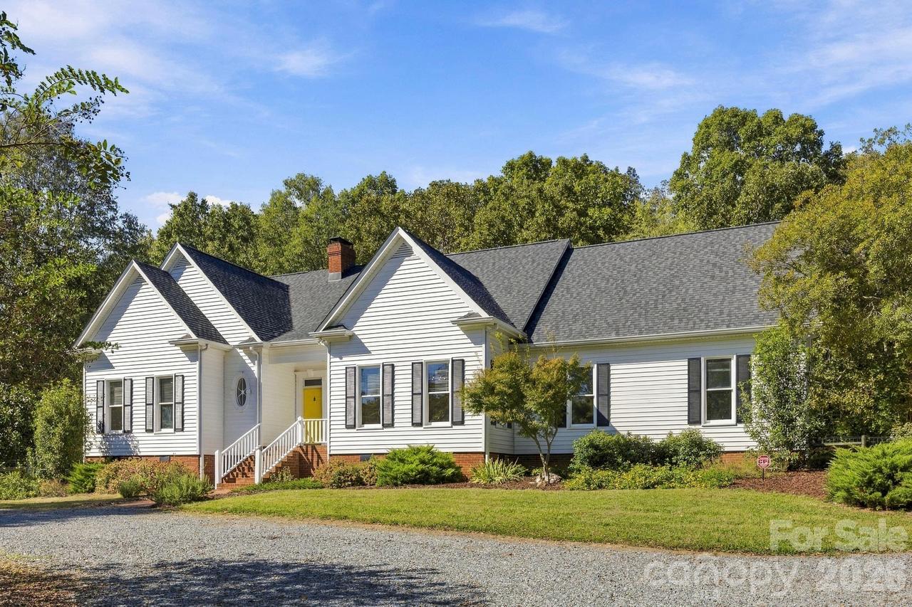 6502 Carriage Ln., Waxhaw, NC 28173