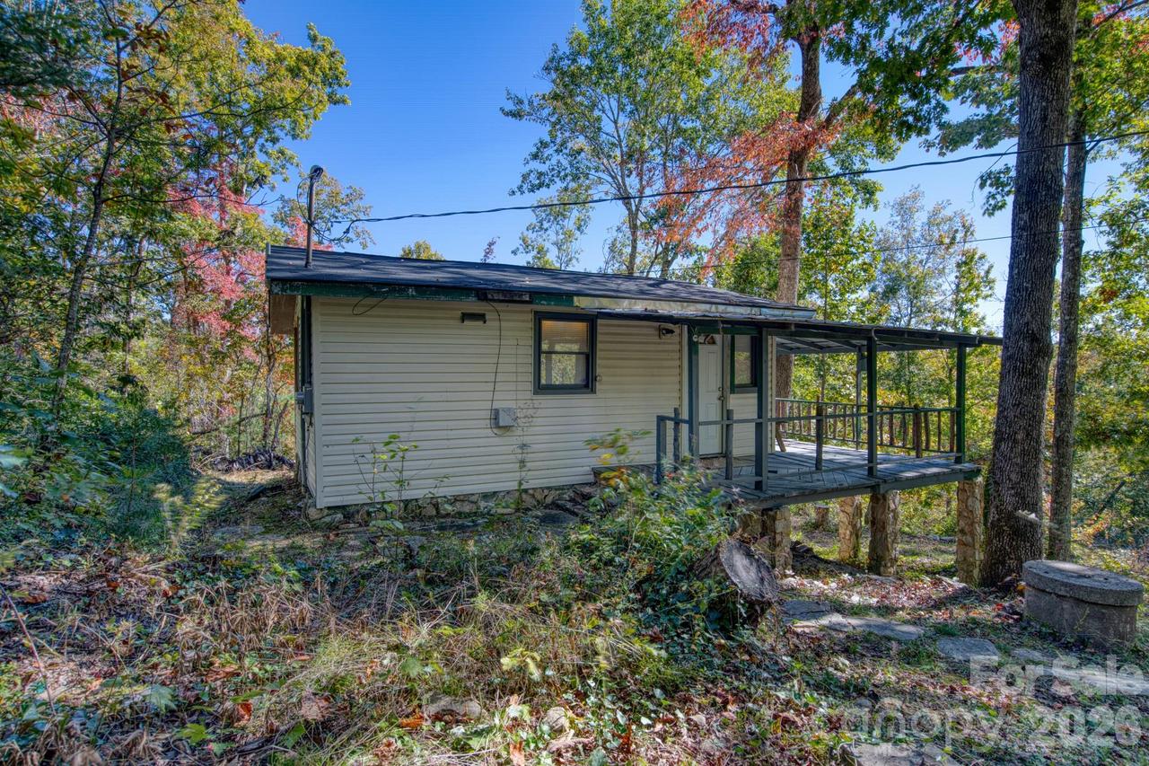 51 Oak Ridge Rd., Hendersonville, NC 28792