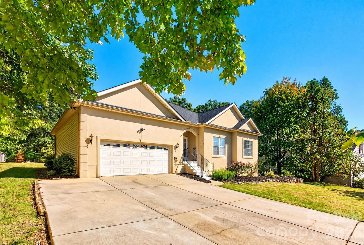 6160 Neptune Dr., Denver, NC 28037
