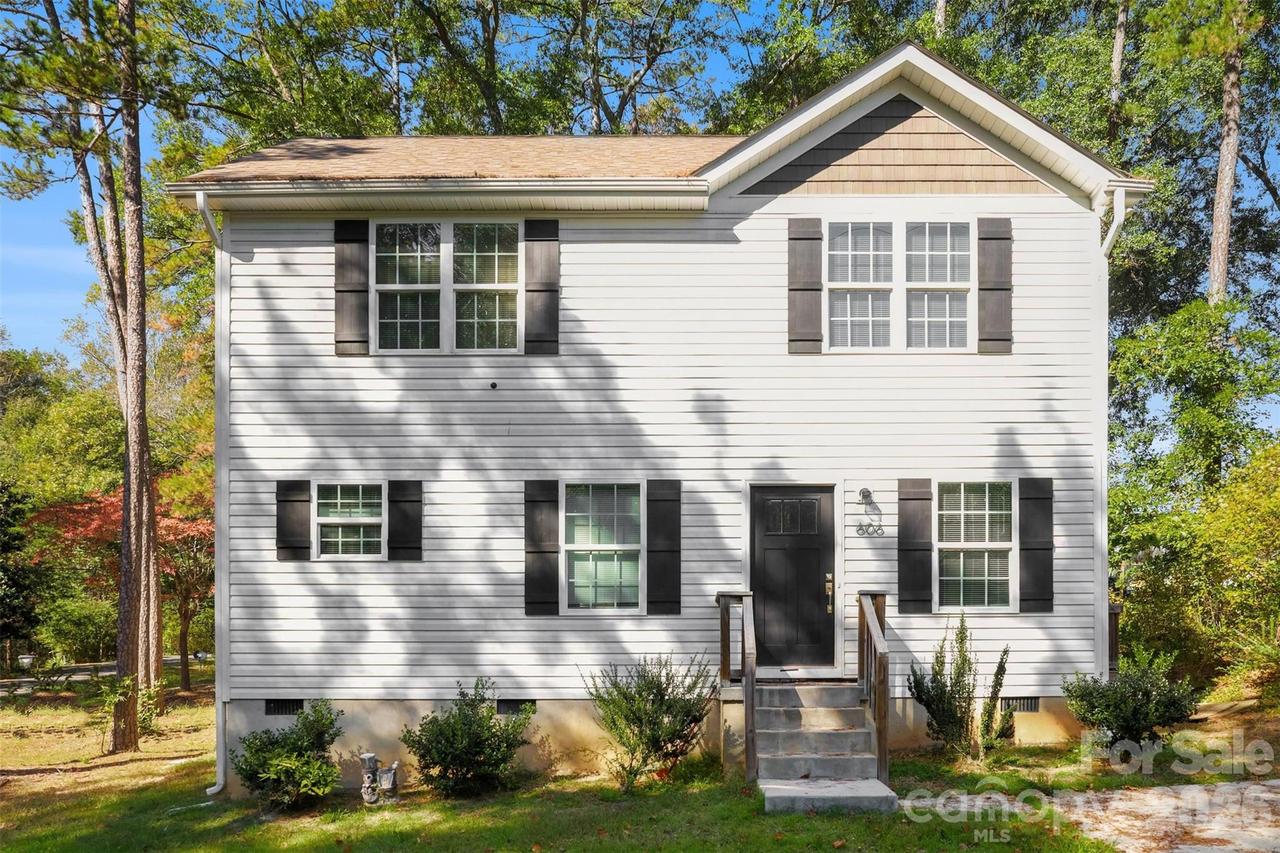 606 W Border St., Dallas, NC 28034