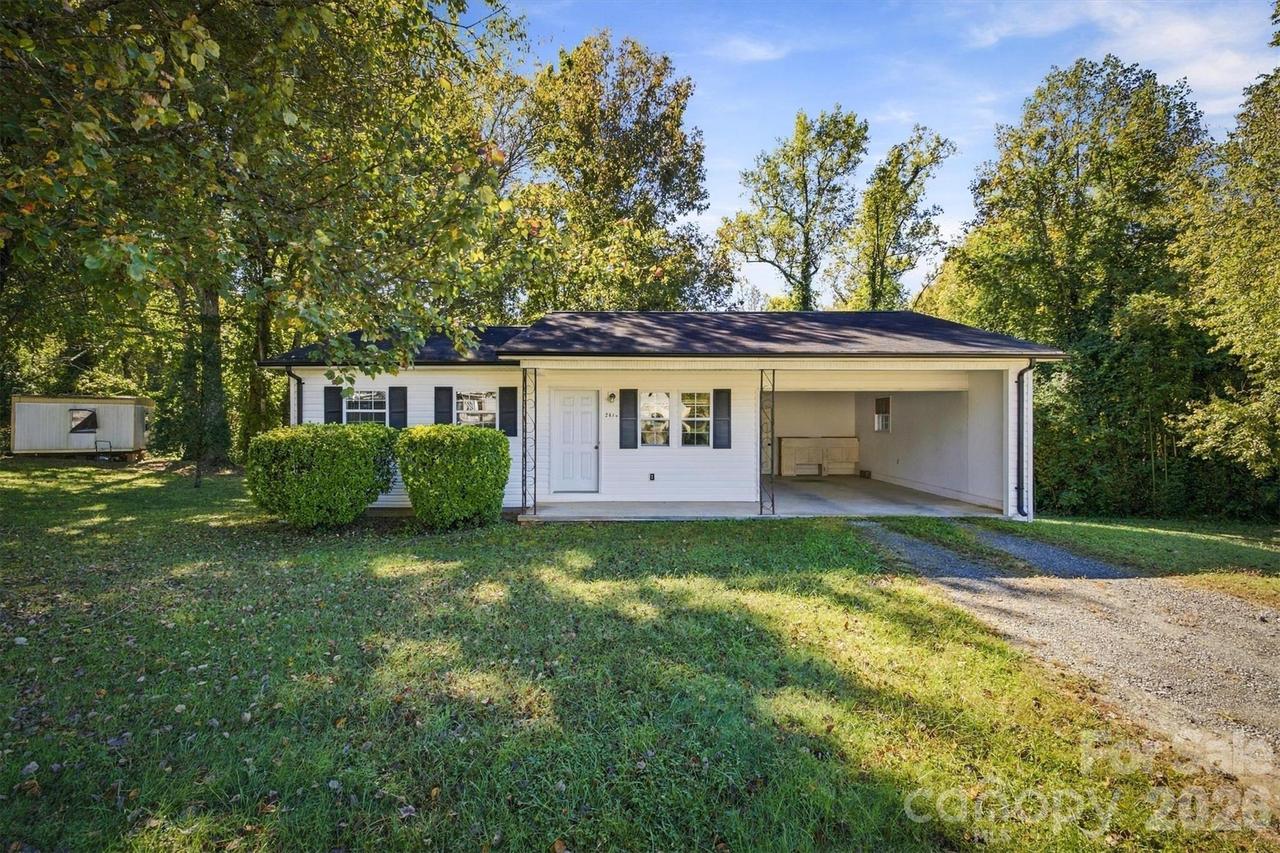 2476 Watts St., Morganton, NC 28655