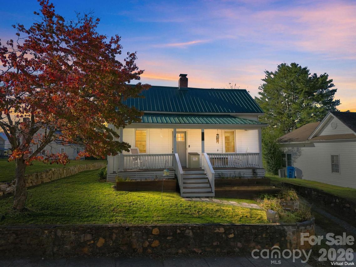 938 N Main St., Canton, NC 28716