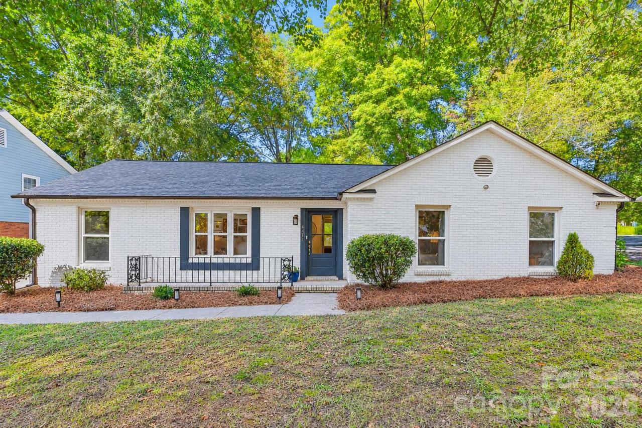 6441 Bridlewood Ln., Charlotte, NC 28215
