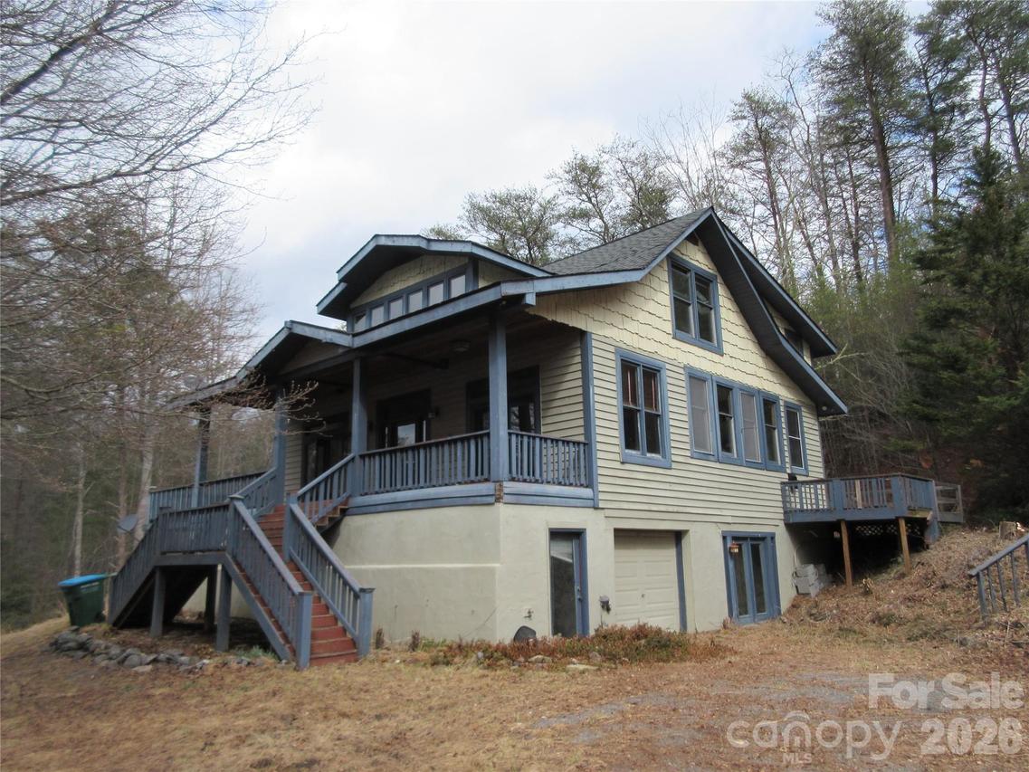 373 Shumont Rd., Black Mountain, NC 28711