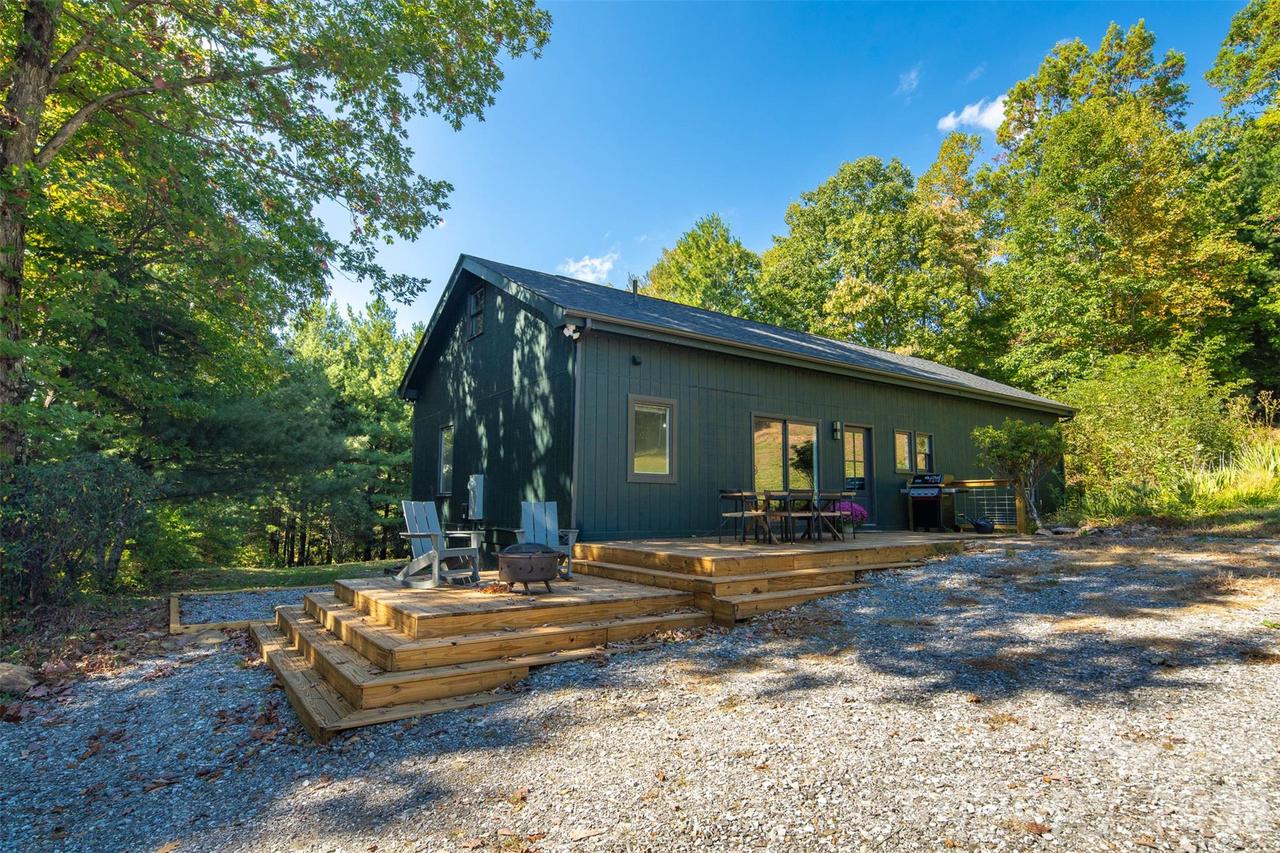1138 Lump Rd., Purlear, NC 28665
