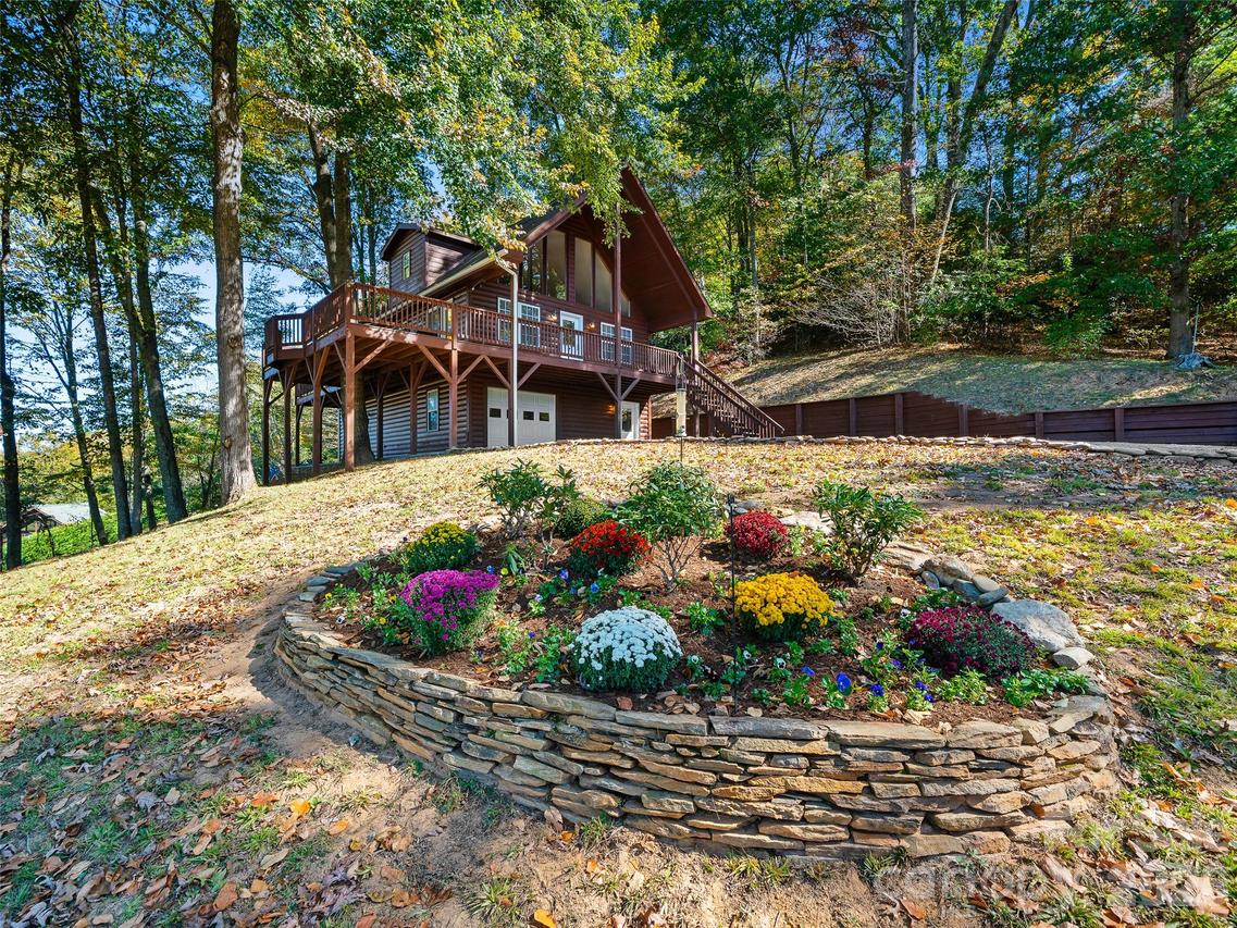 57 S Pinnacle Dr., Burnsville, NC 28714