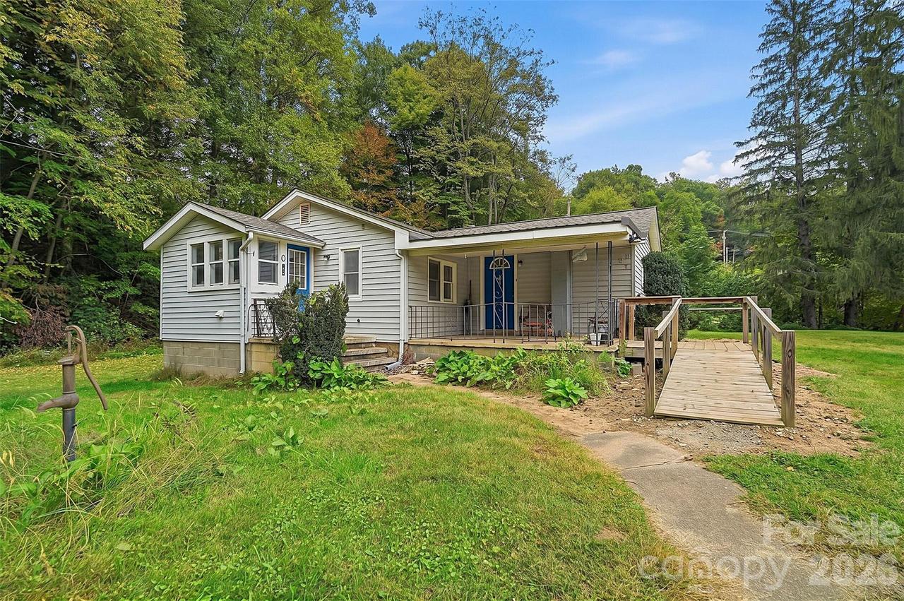 1015 Mundy Field Rd., Canton, NC 28716