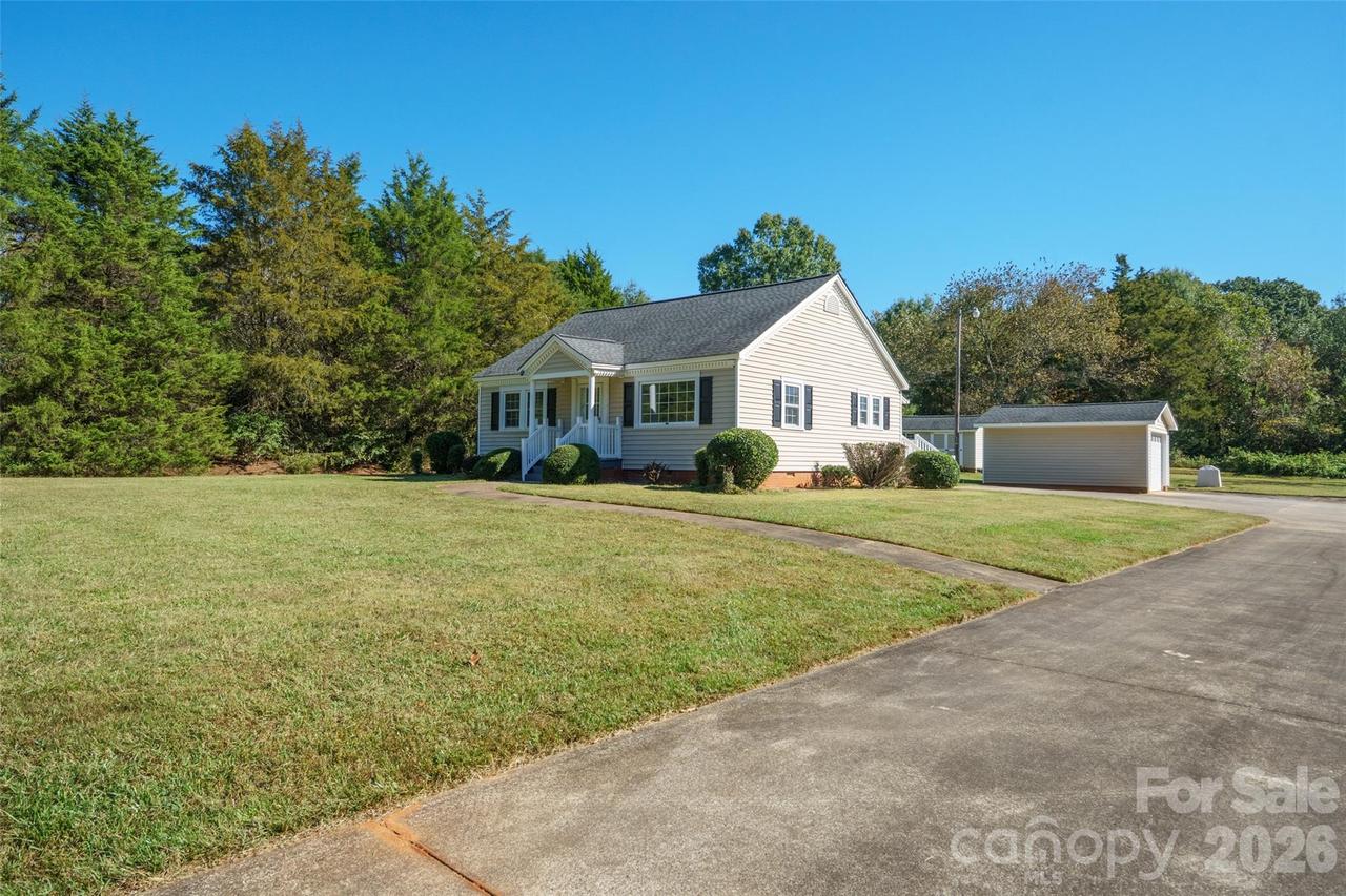 603 Westminster Dr., Statesville, NC 28677