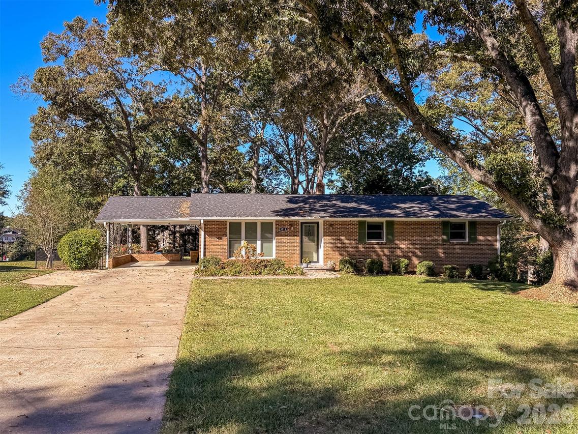 3211 7th Street Dr., Hickory, NC 28601