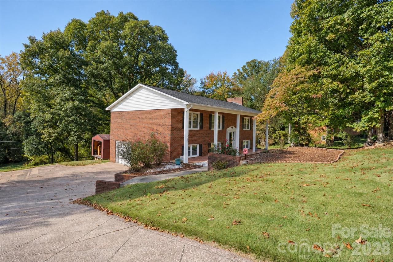 4409 Magnolia Ln., Hudson, NC 28638