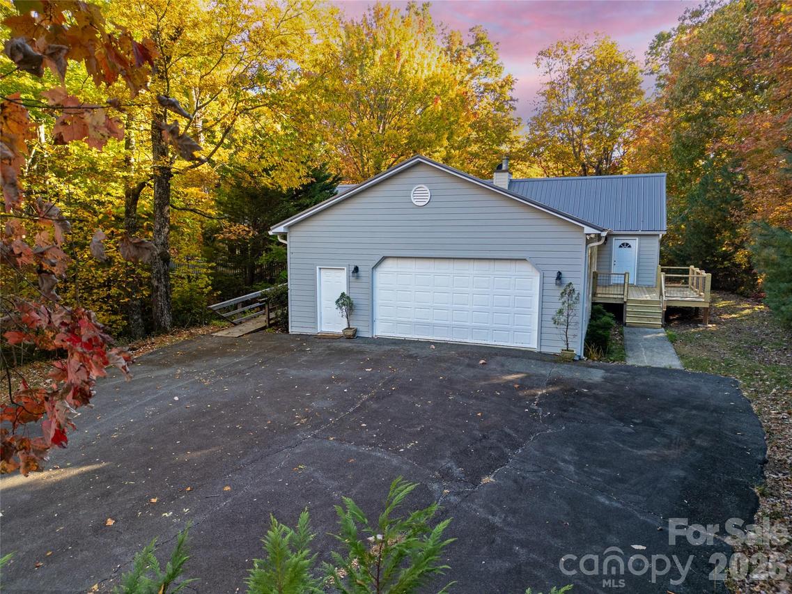 26 Fjord Rd., Rosman, NC 28772