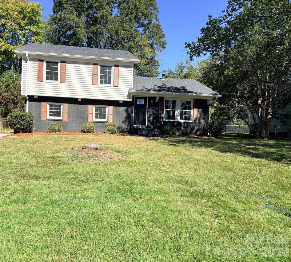 9926 Rockmeadow Dr., Charlotte, NC 28216