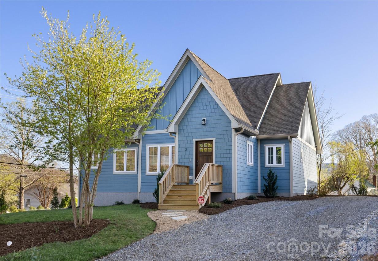 3 Mountain View Ave., Black Mountain, NC 28711