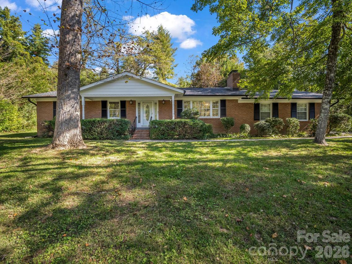 2630 Seminole Dr., Hendersonville, NC 28791