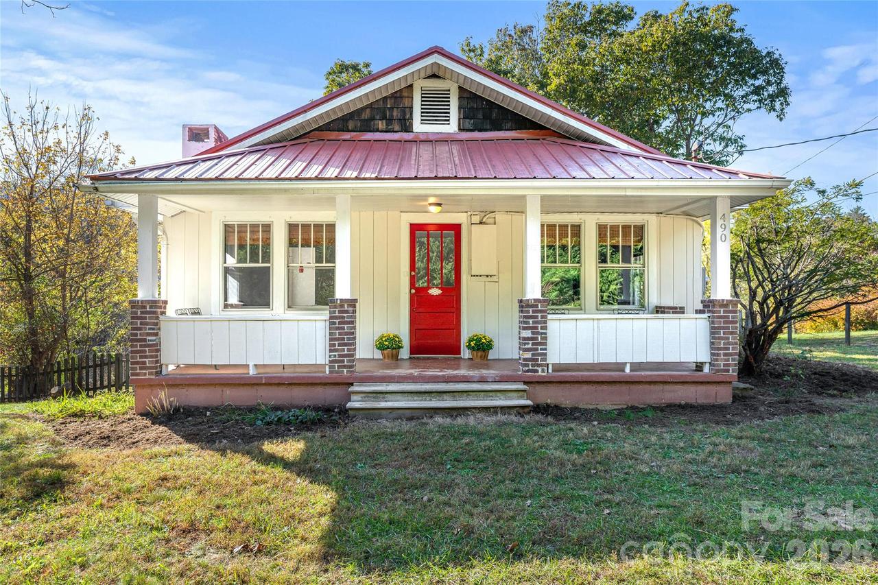 490 Rose Hill Rd., Asheville, NC 28803