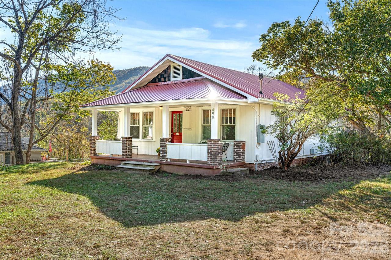 490 Rose Hill Rd., Asheville, NC 28803
