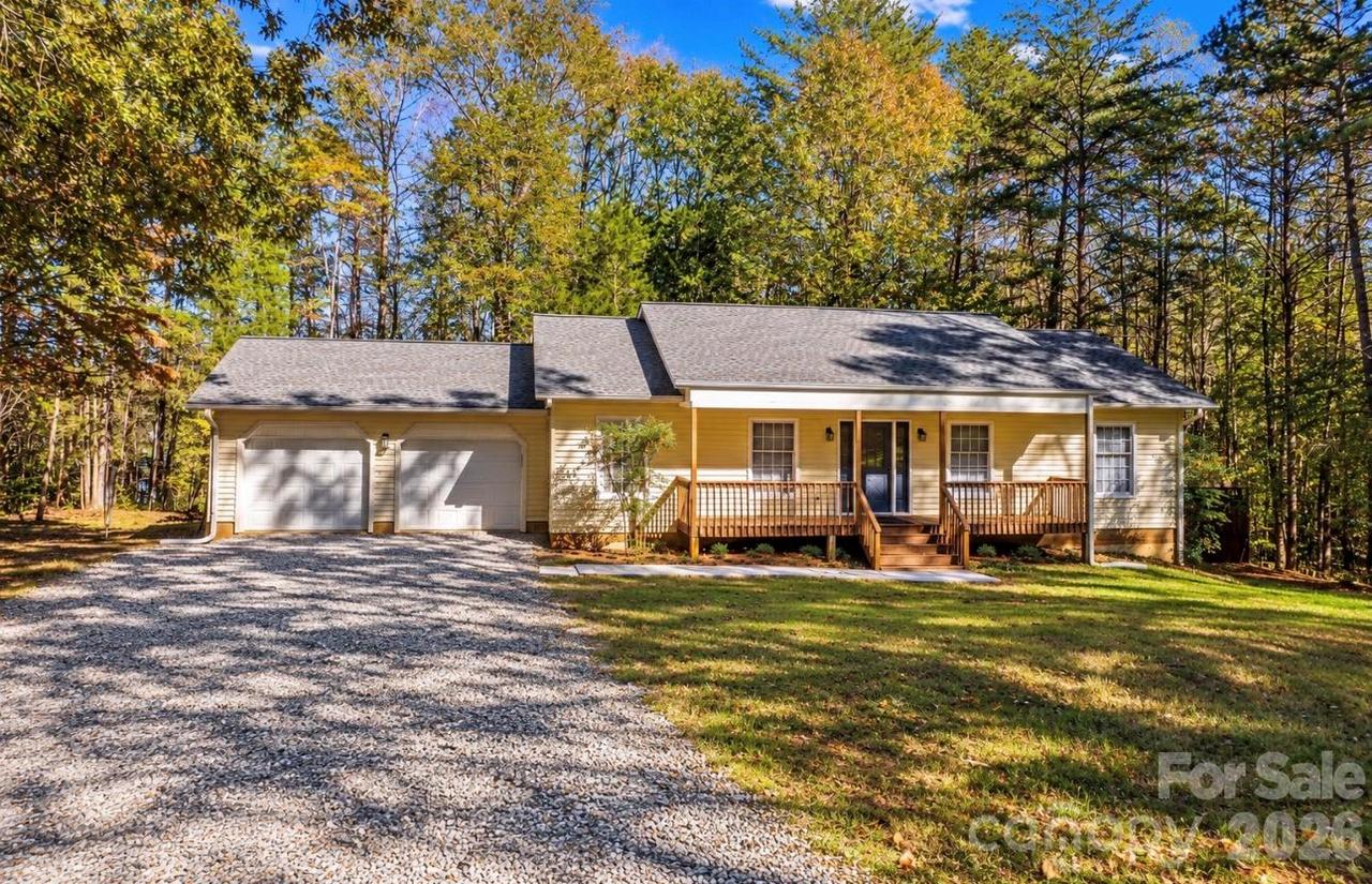3821 View Ln., Yadkinville, NC 27055