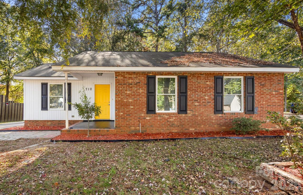 710 Selma Burke Ln., Matthews, NC 28105