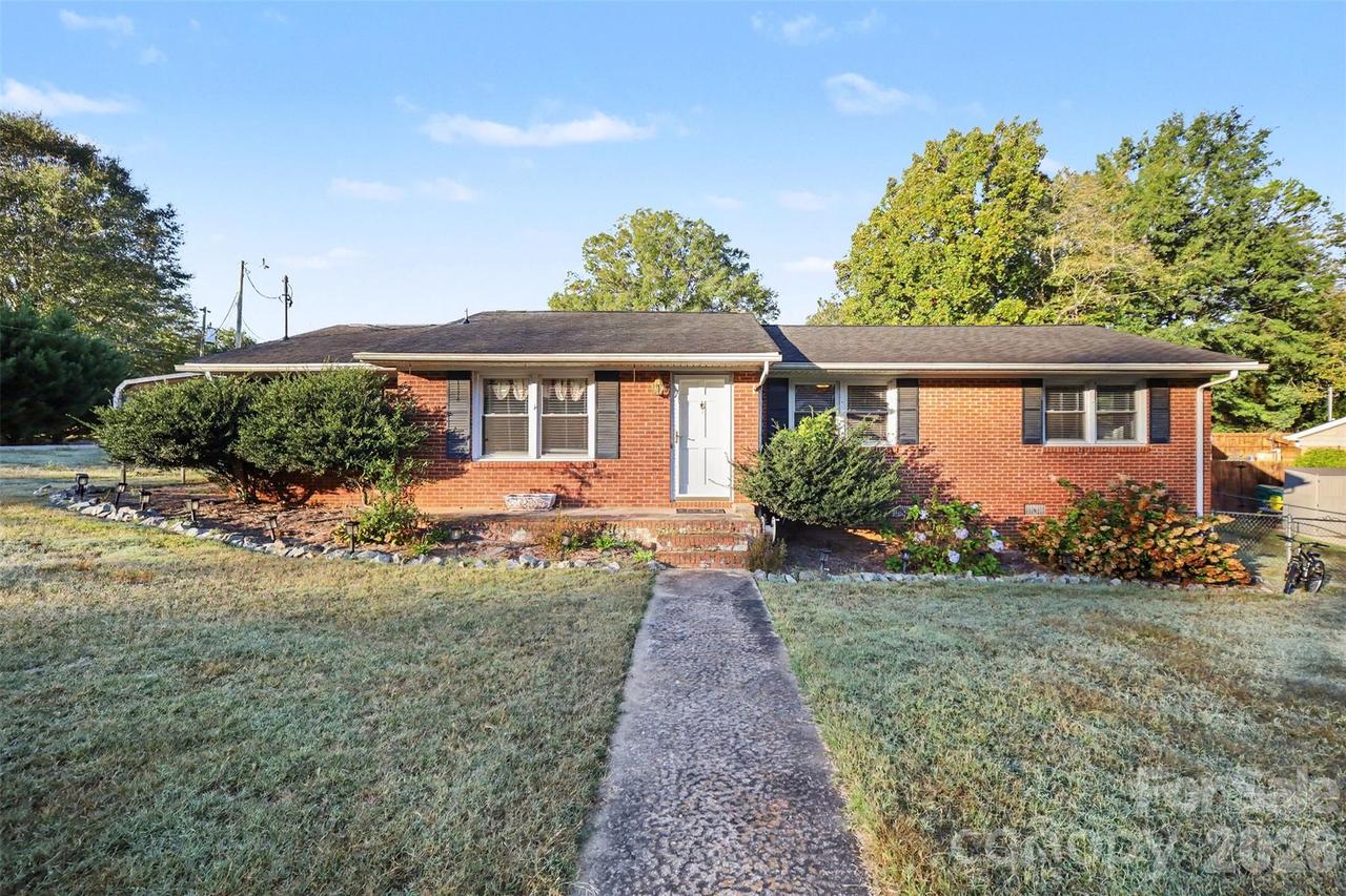 100 Amy Ct., Gastonia, NC 28052