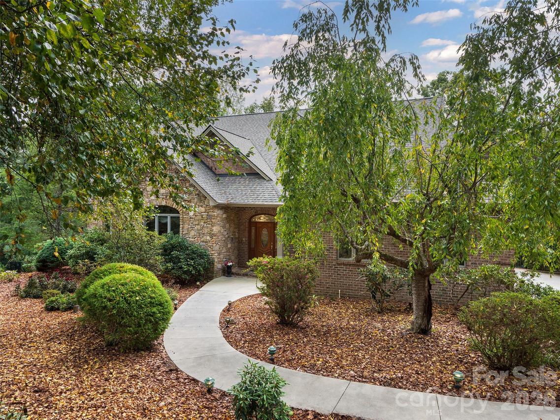 612 Holt Ln., Asheville, NC 28803