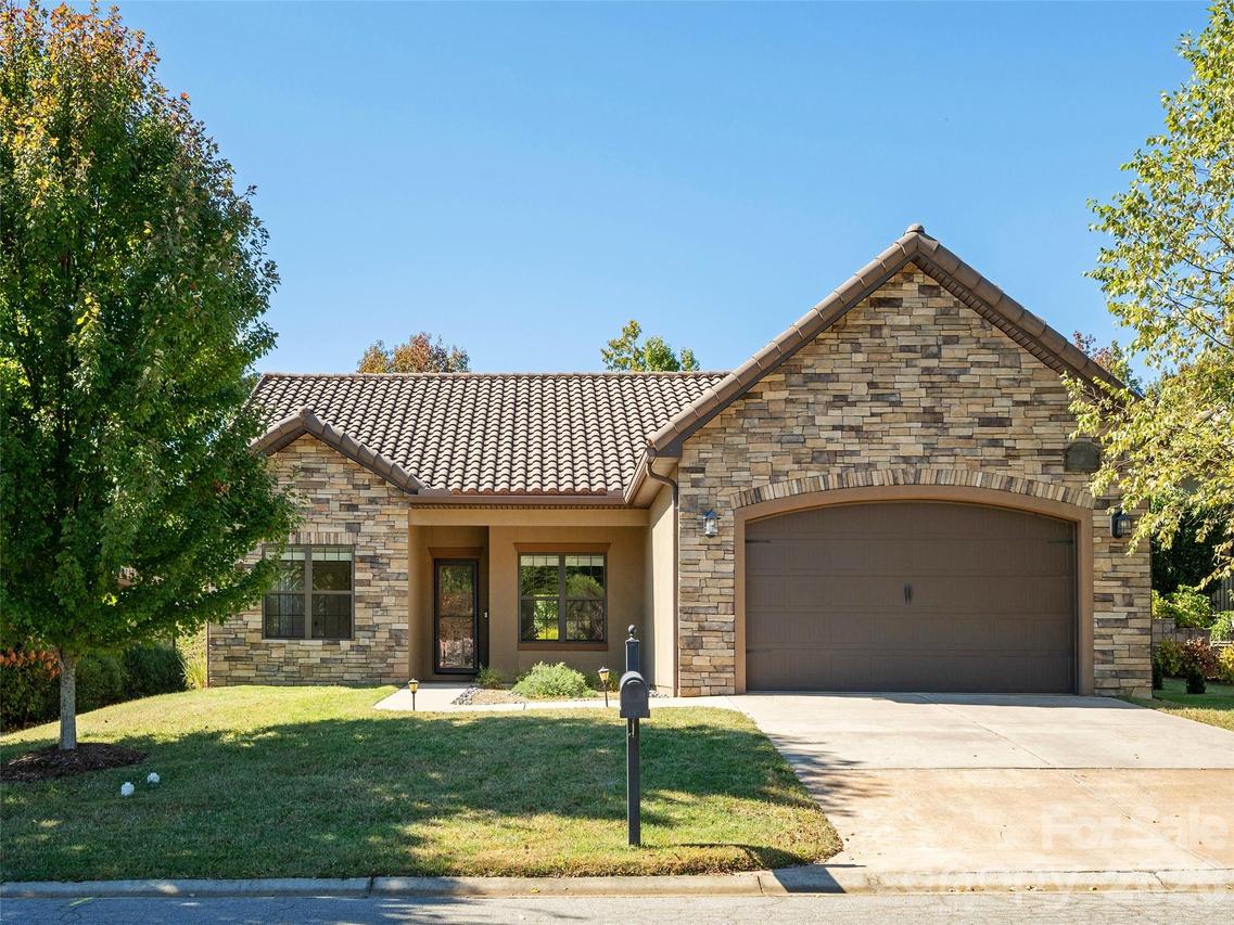 5 Pacifico Dr., Asheville, NC 28806