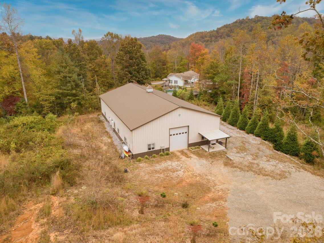 478 South Bobs Creek Rd., Zirconia, NC 28790