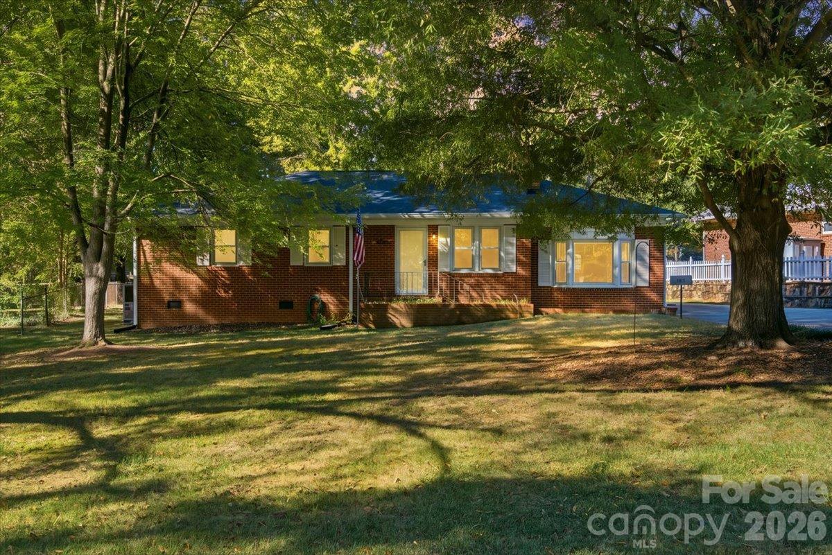 1115 Woodhaven Dr., Mount Holly, NC 28120