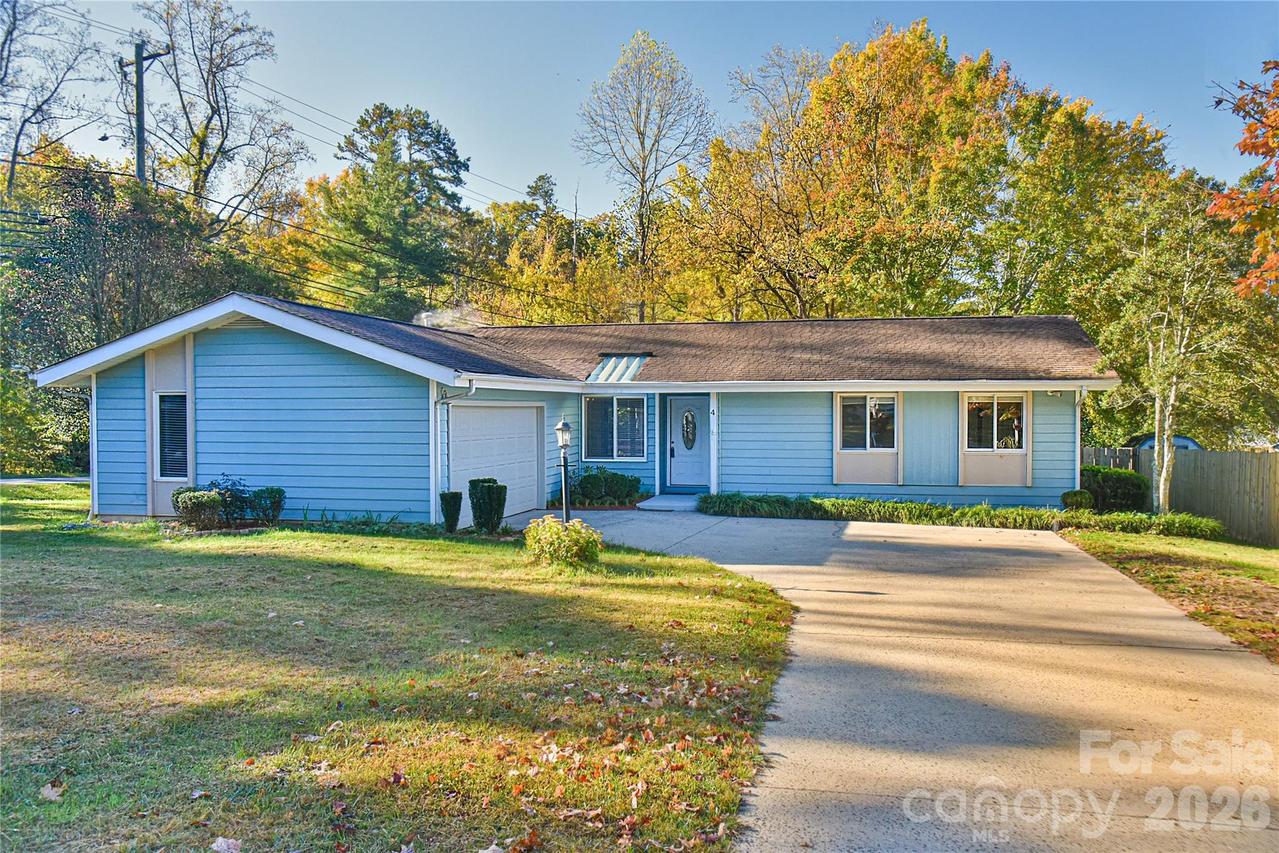 4 Knoll Ridge Dr., Asheville, NC 28804