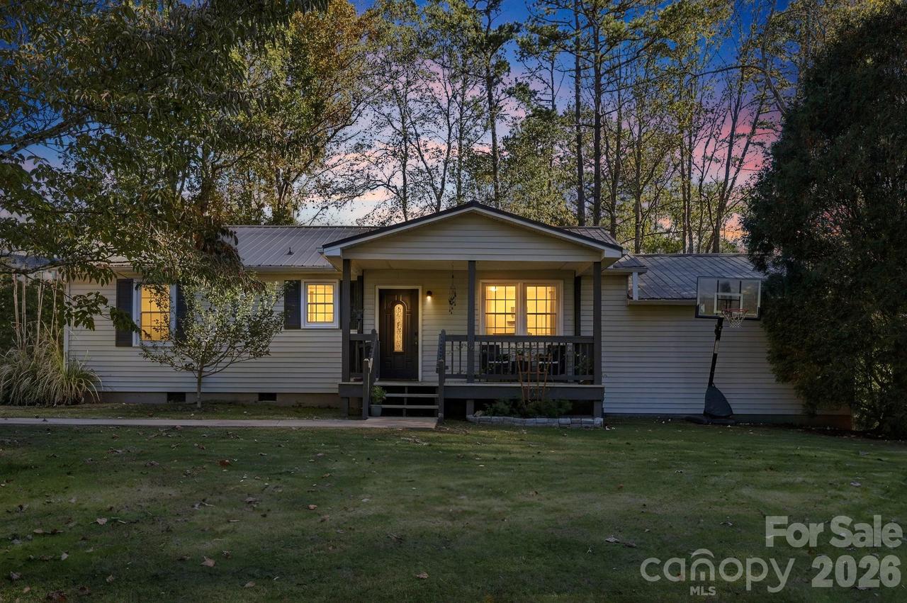6 Gun Flint Tr., Fletcher, NC 28732