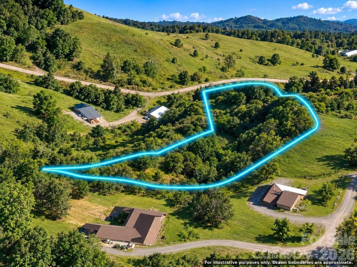 1327 Three Quarter Creek Rd., Burnsville, NC 28714