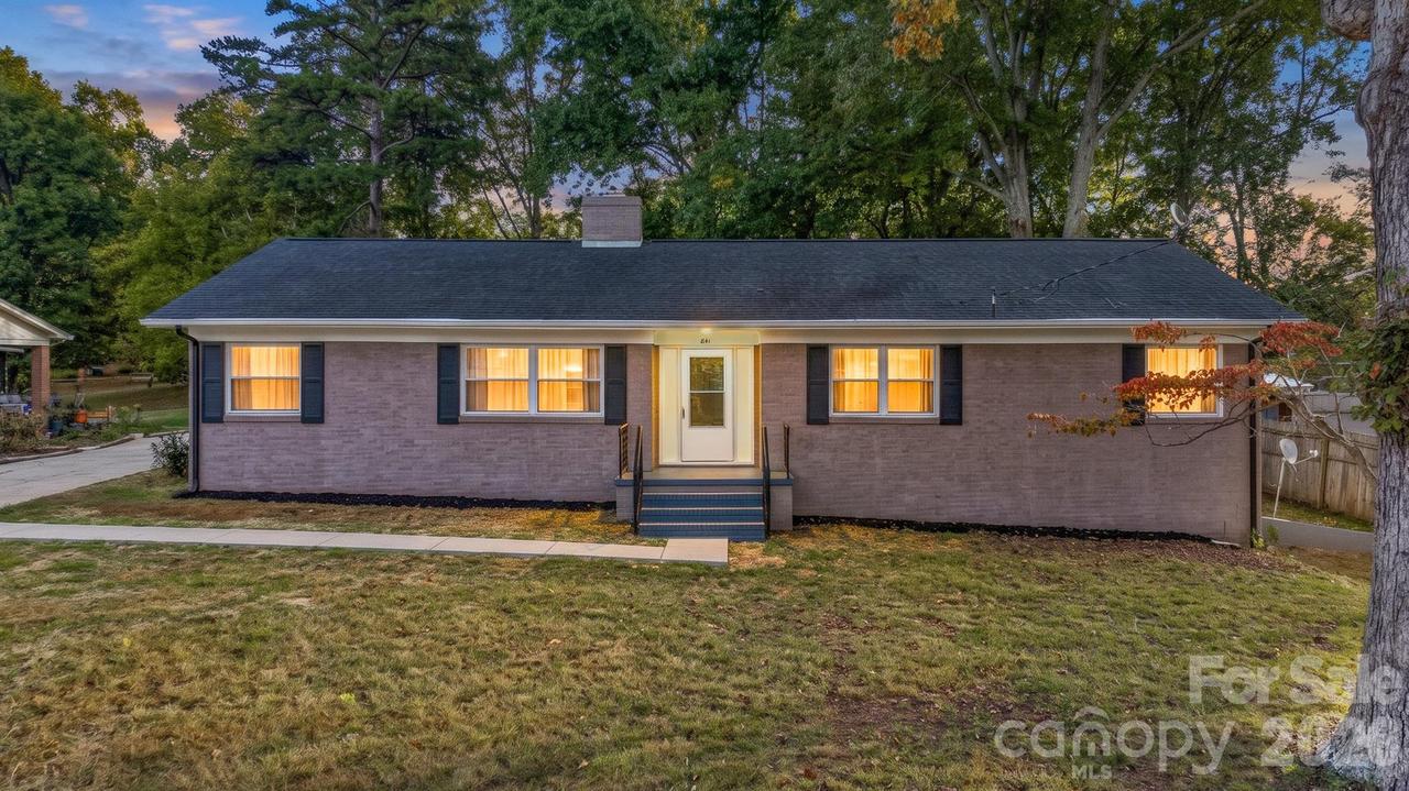 841 7th St., Hickory, NC 28602