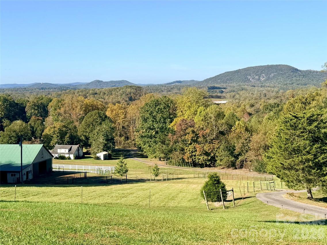 7858 Cheatham Ford Rd., Hiddenite, NC 28636