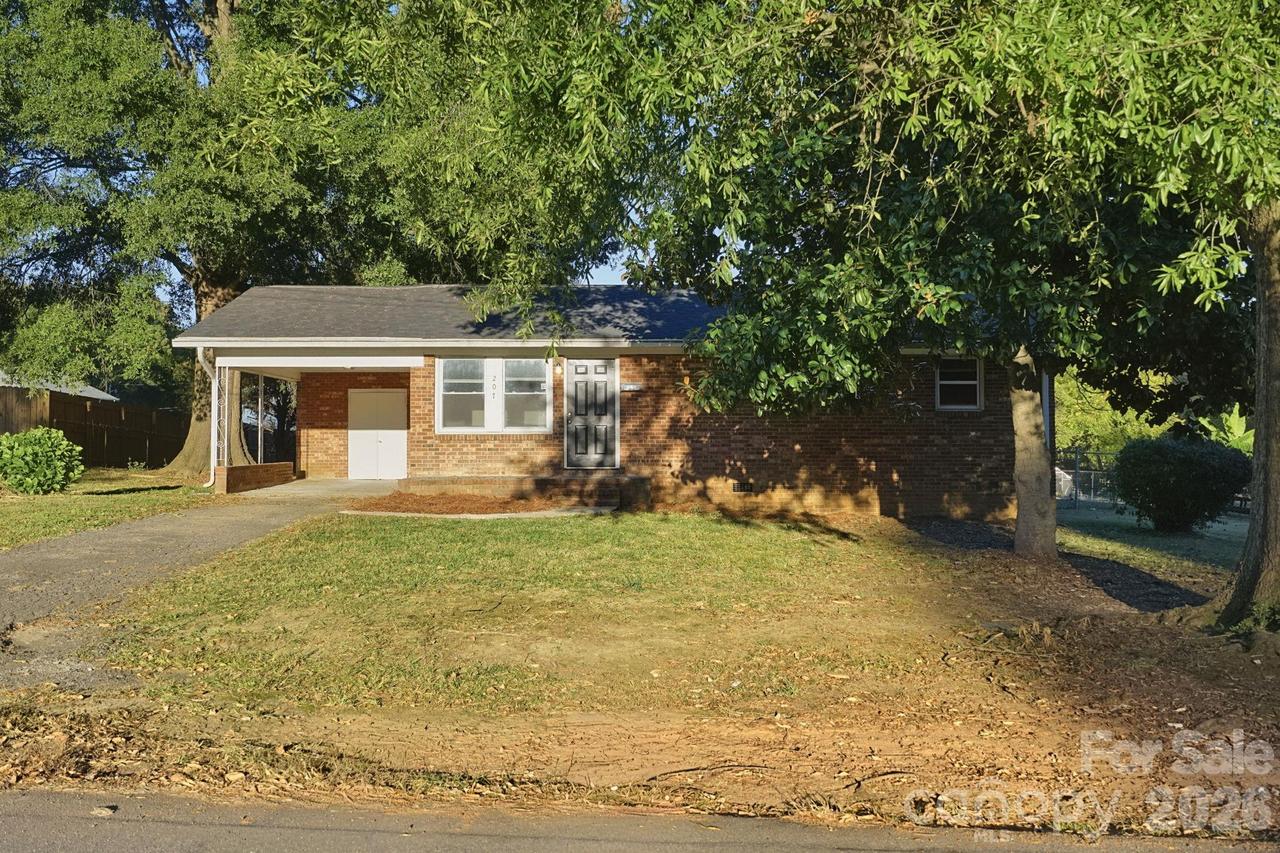 207 Gaddis Dr., Mount Holly, NC 28120