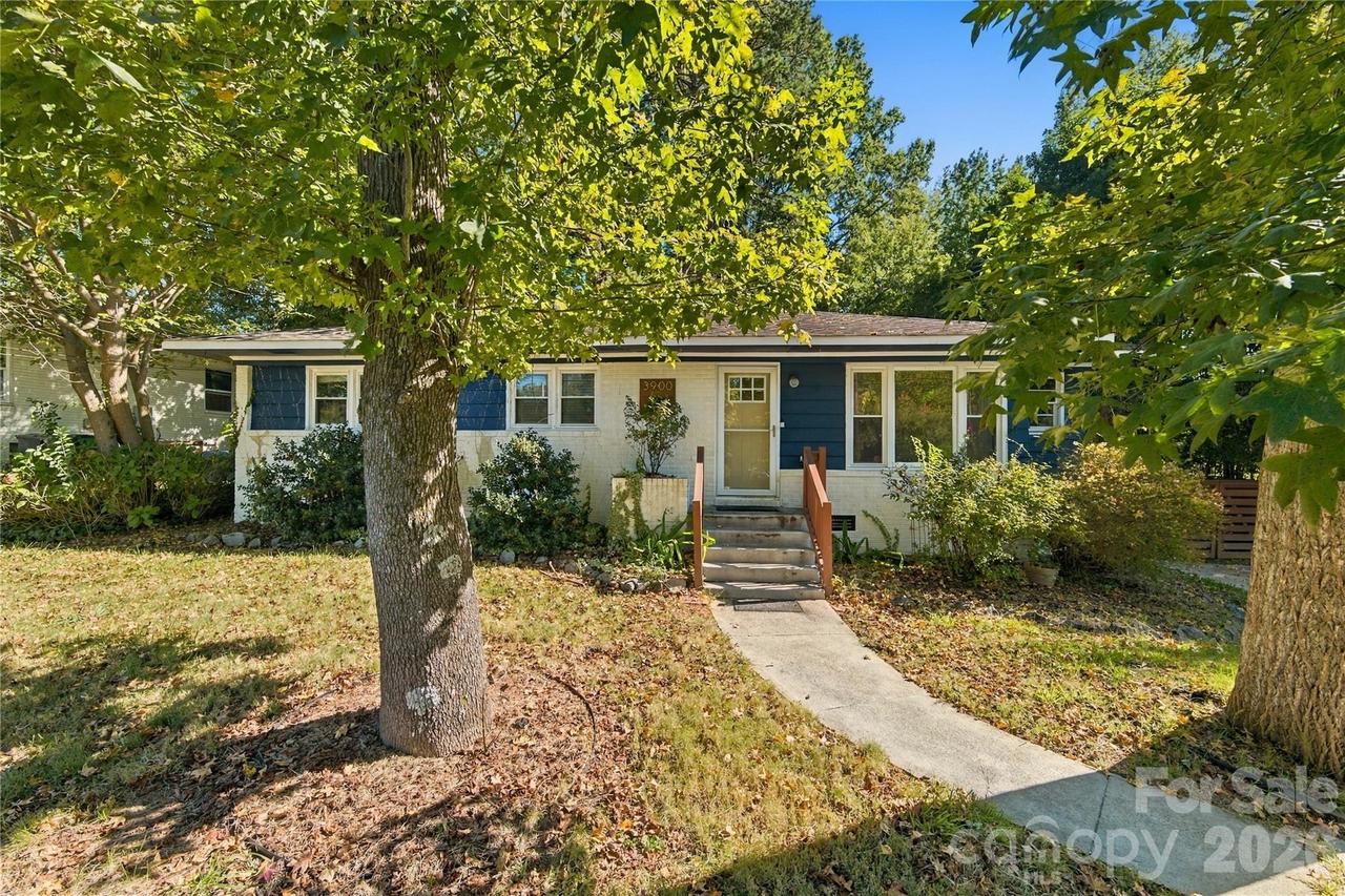 3900 Tipperary Pl., Charlotte, NC 28215