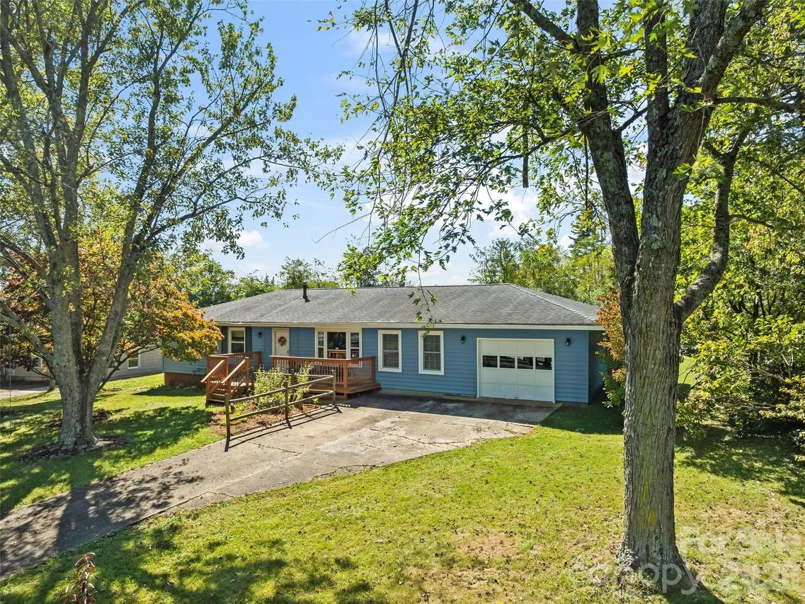 31 Southwicke Dr., Arden, NC 28704