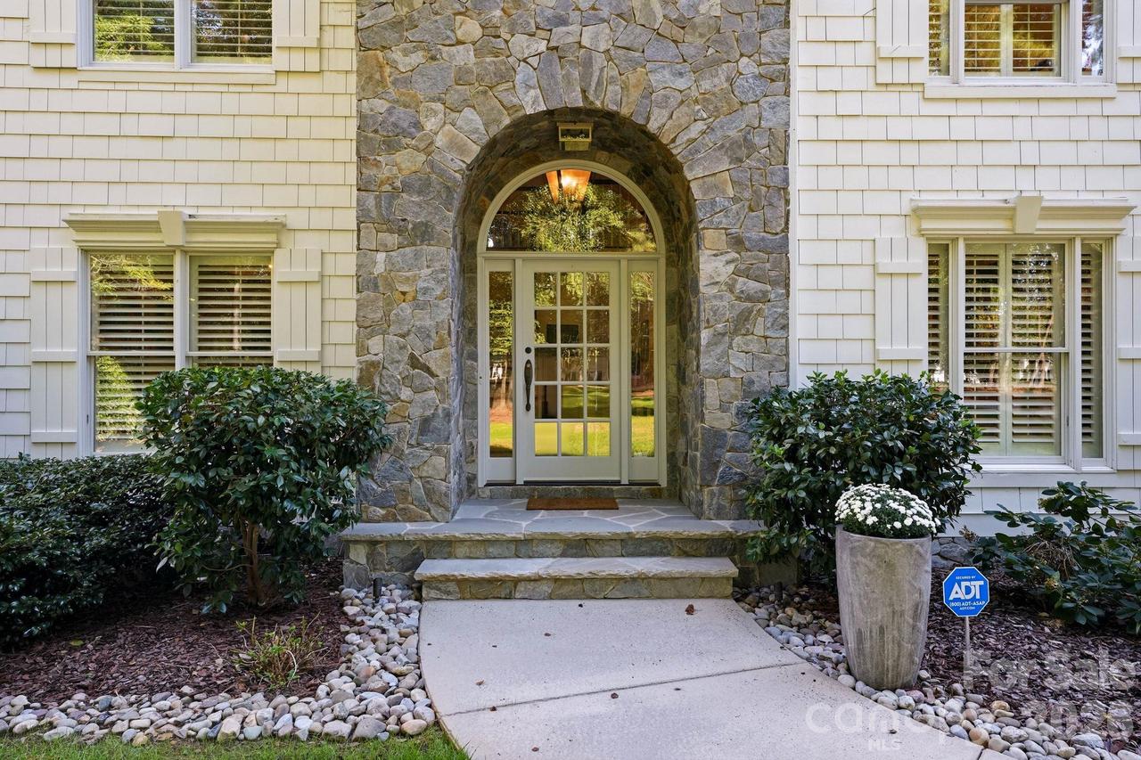 126 Great Point Dr., Mooresville, NC 28117