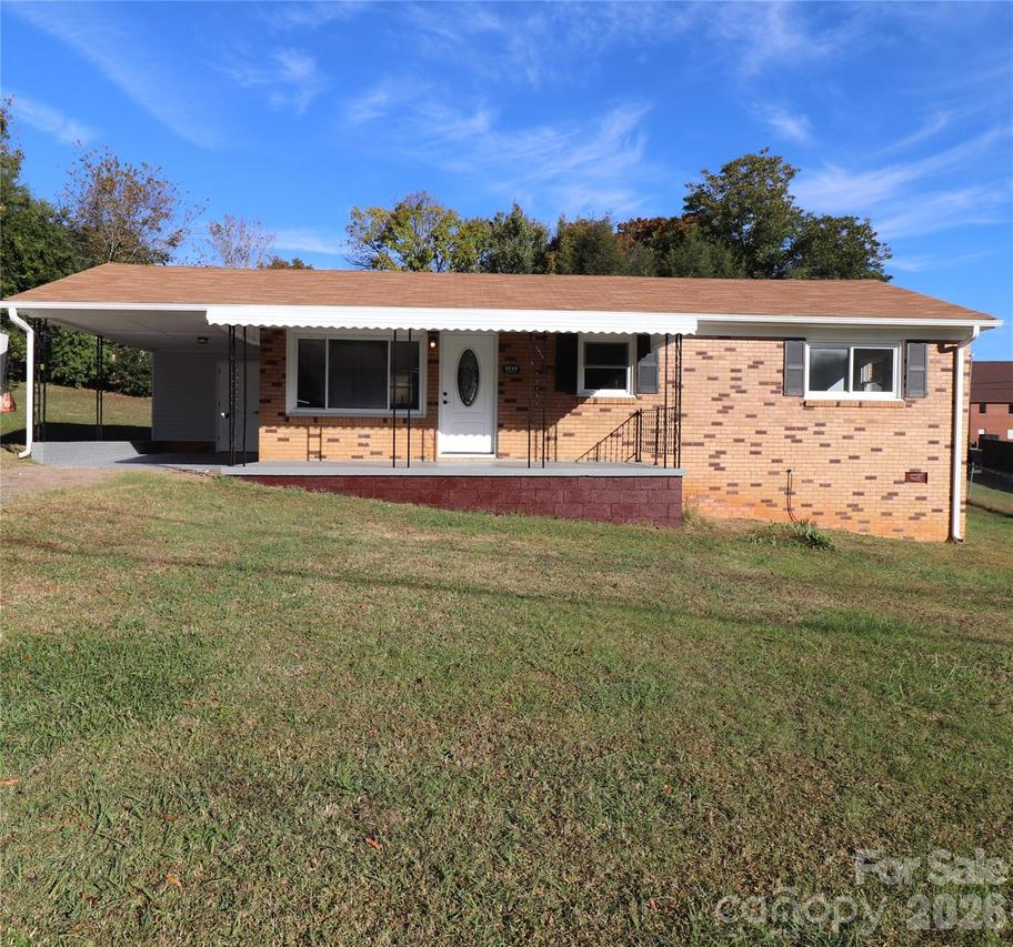 2310 Woodleaf Dr., Gastonia, NC 28052