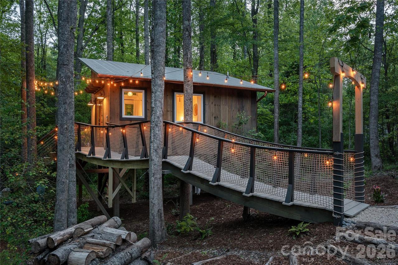 523 Stepp Rd., Hendersonville, NC 28792