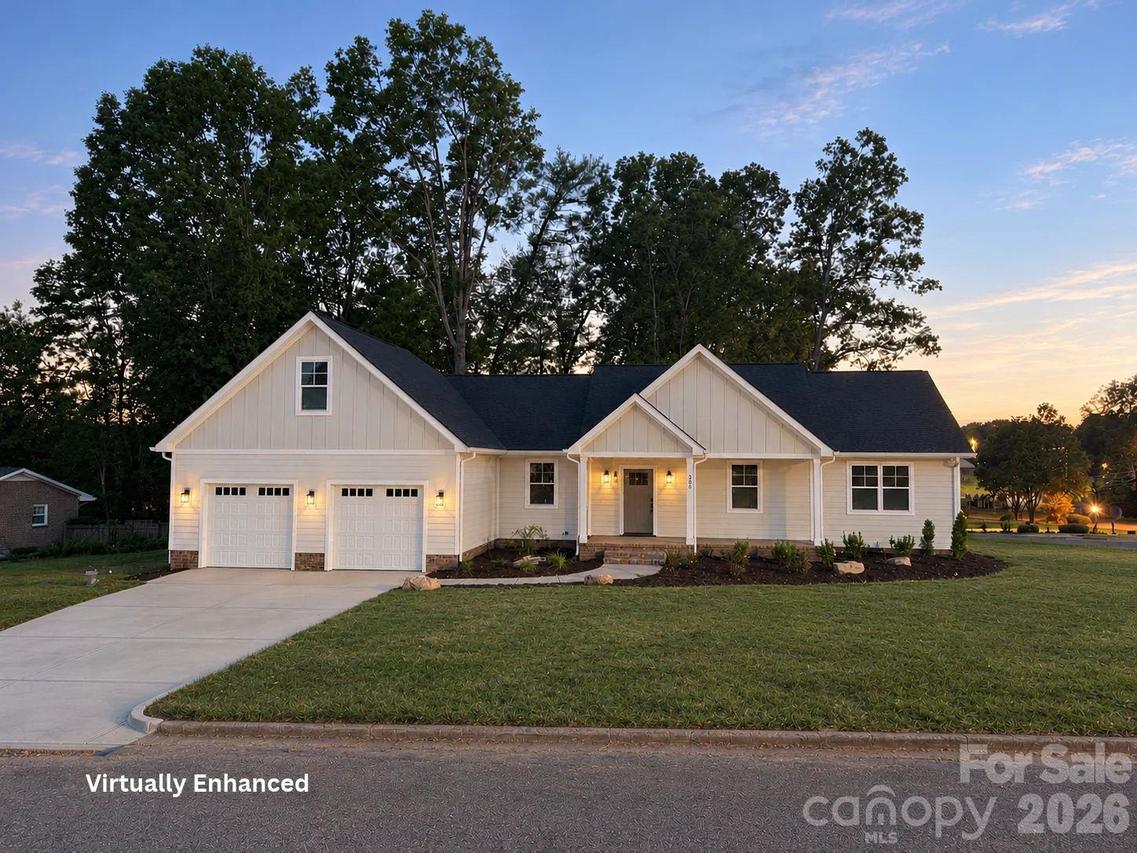 200 Woodlawn Dr., Morganton, NC 28655