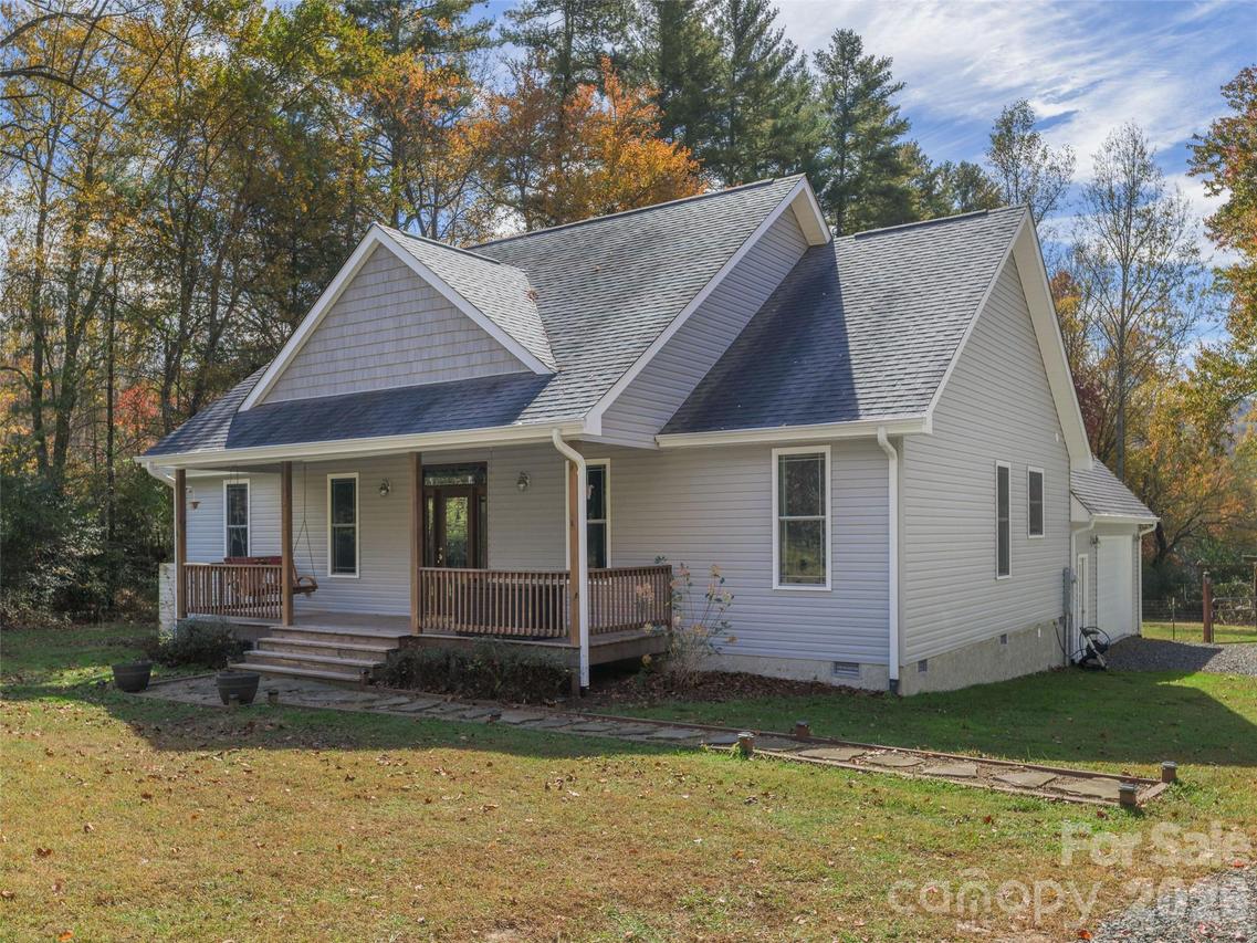 574 Whitener Rd., Penrose, NC 28766