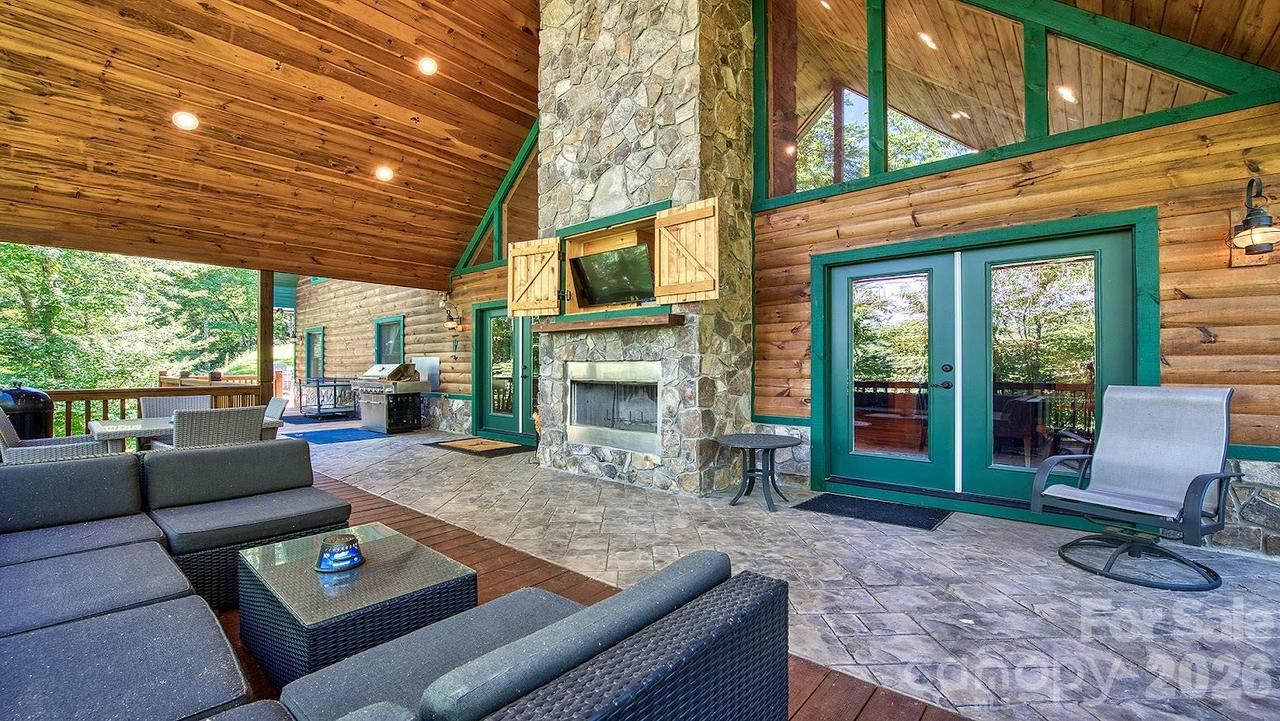 1450 Mountain Laurel Rd., Whittier, NC 28789
