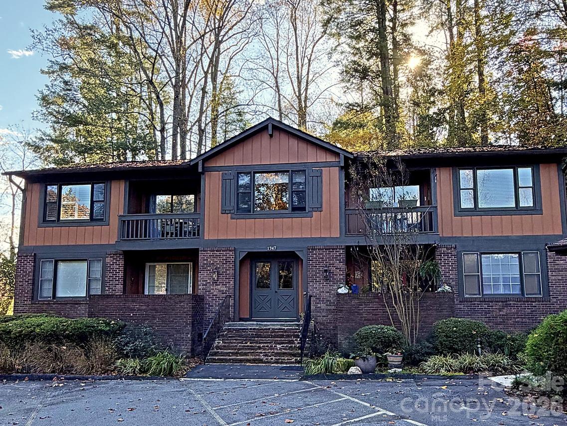 1747 Haywood Manor Rd., Hendersonville, NC 28791