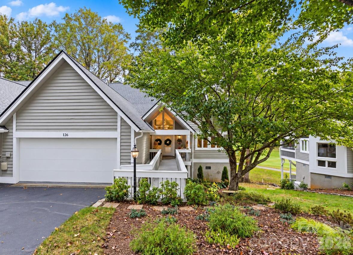 126 Overlook Dr., Flat Rock, NC 28731