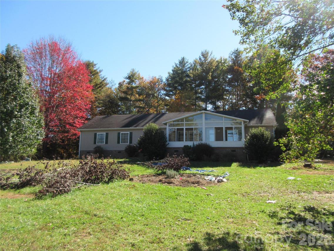 221 Jubilation Dr., Hendersonville, NC 28791